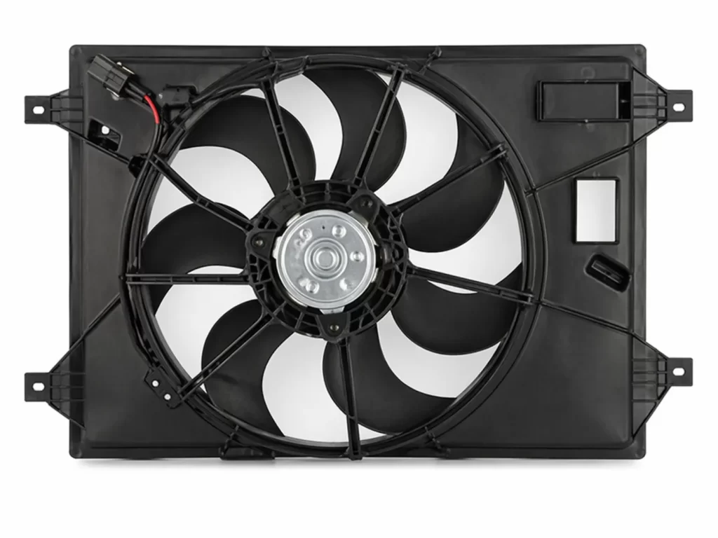 Compacte radiatorventilator die warme lucht efficiënt verspreidt in een stijlvolle woonruimte.