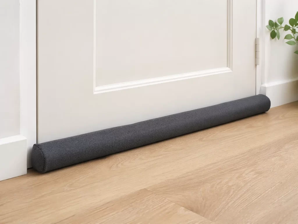 Eenvoudige tochtstopper voor de onderkant van de voordeur.